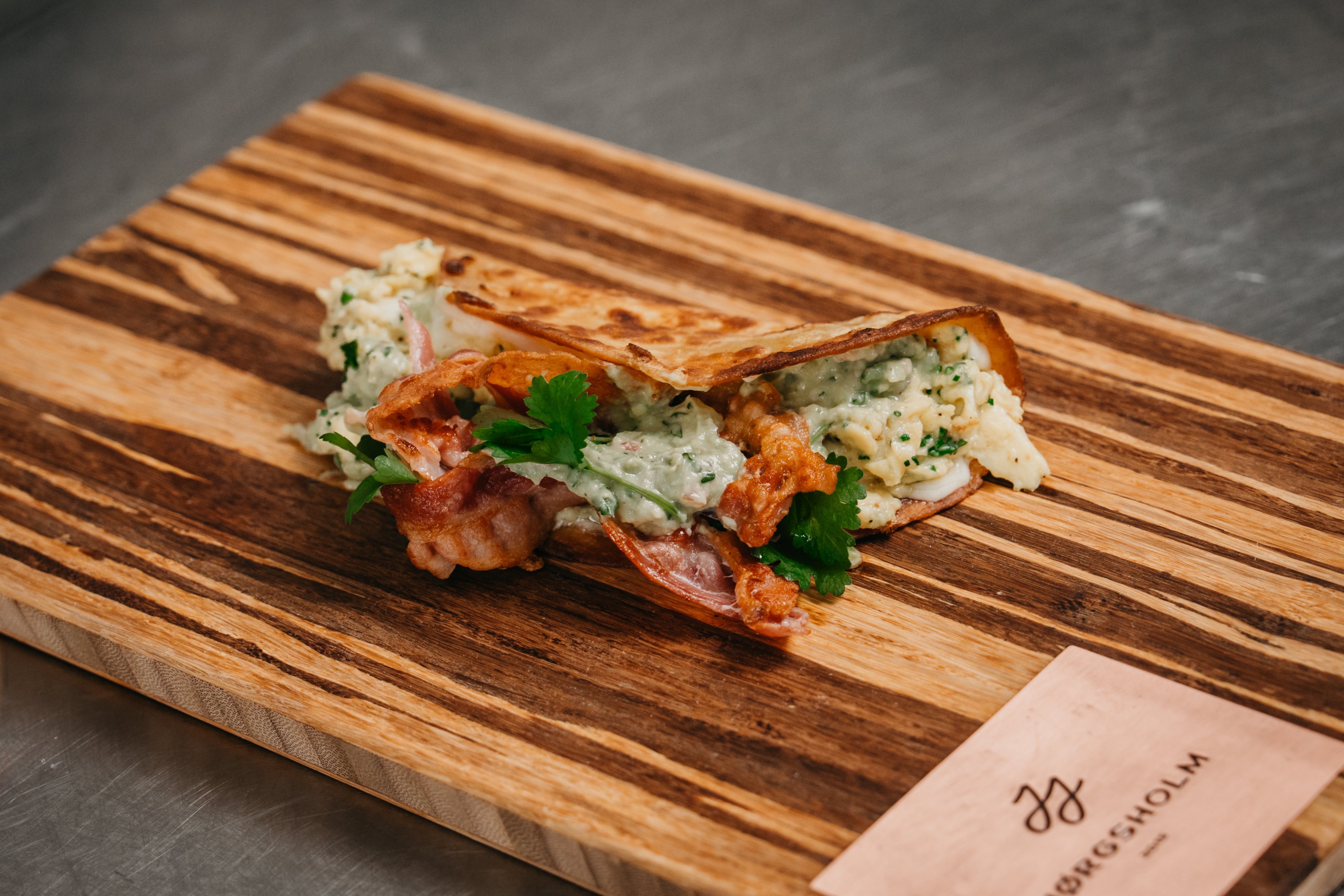 Breakfast tacos med røræg, bacon og guacamole