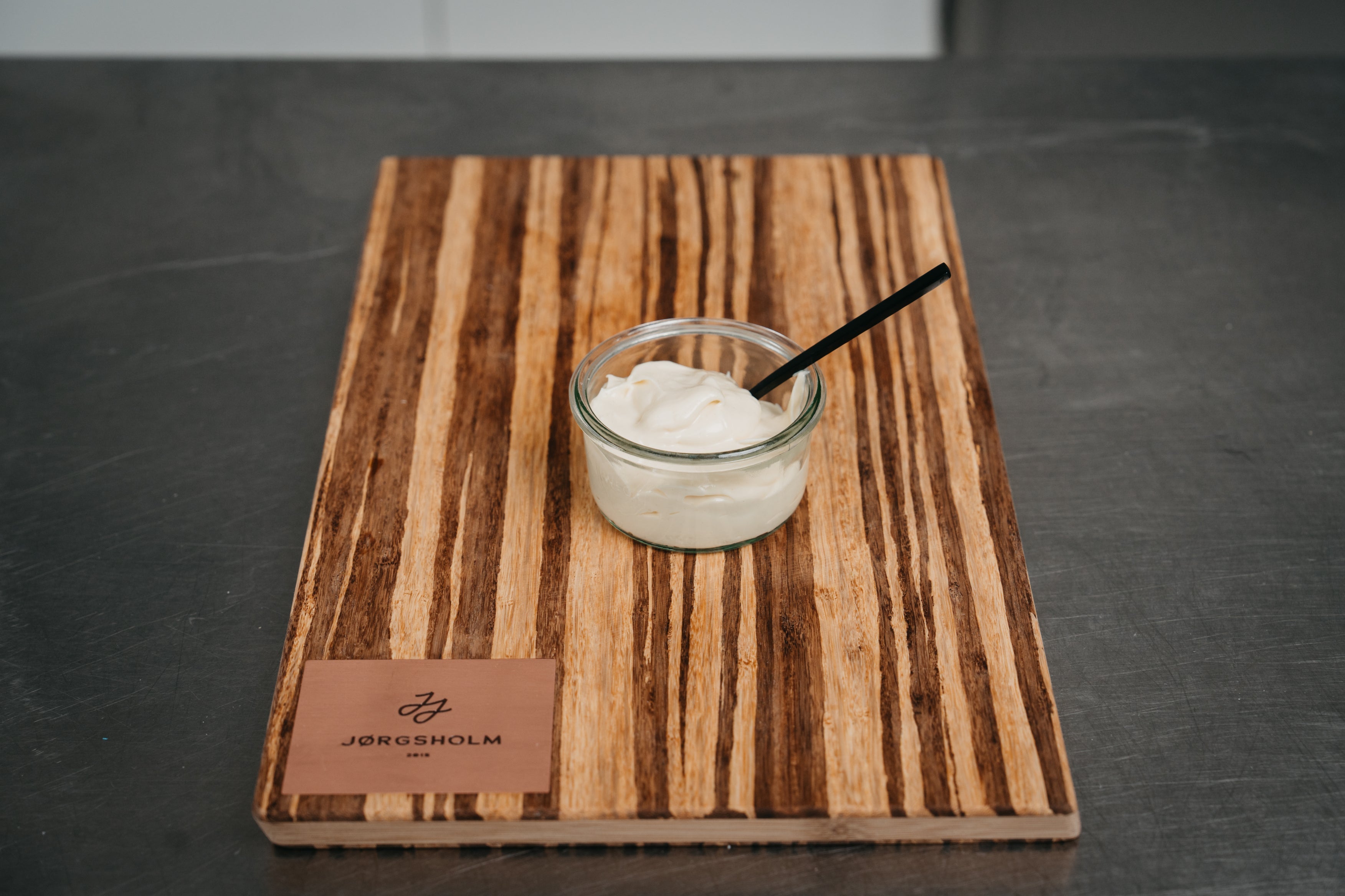 Hjemmelavet aioli – klassisk hvidløgsmayonnaise