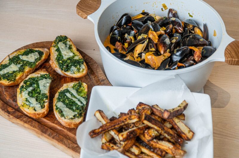 Moules Frites med ovnbagte fritter og urtebrød